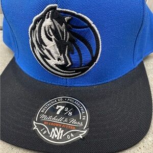 Dallas Mavericks Mitchell & Ness Blue and Black Fitted Hat size 7 3/8